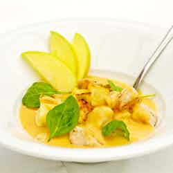Red chicken curry with apple
