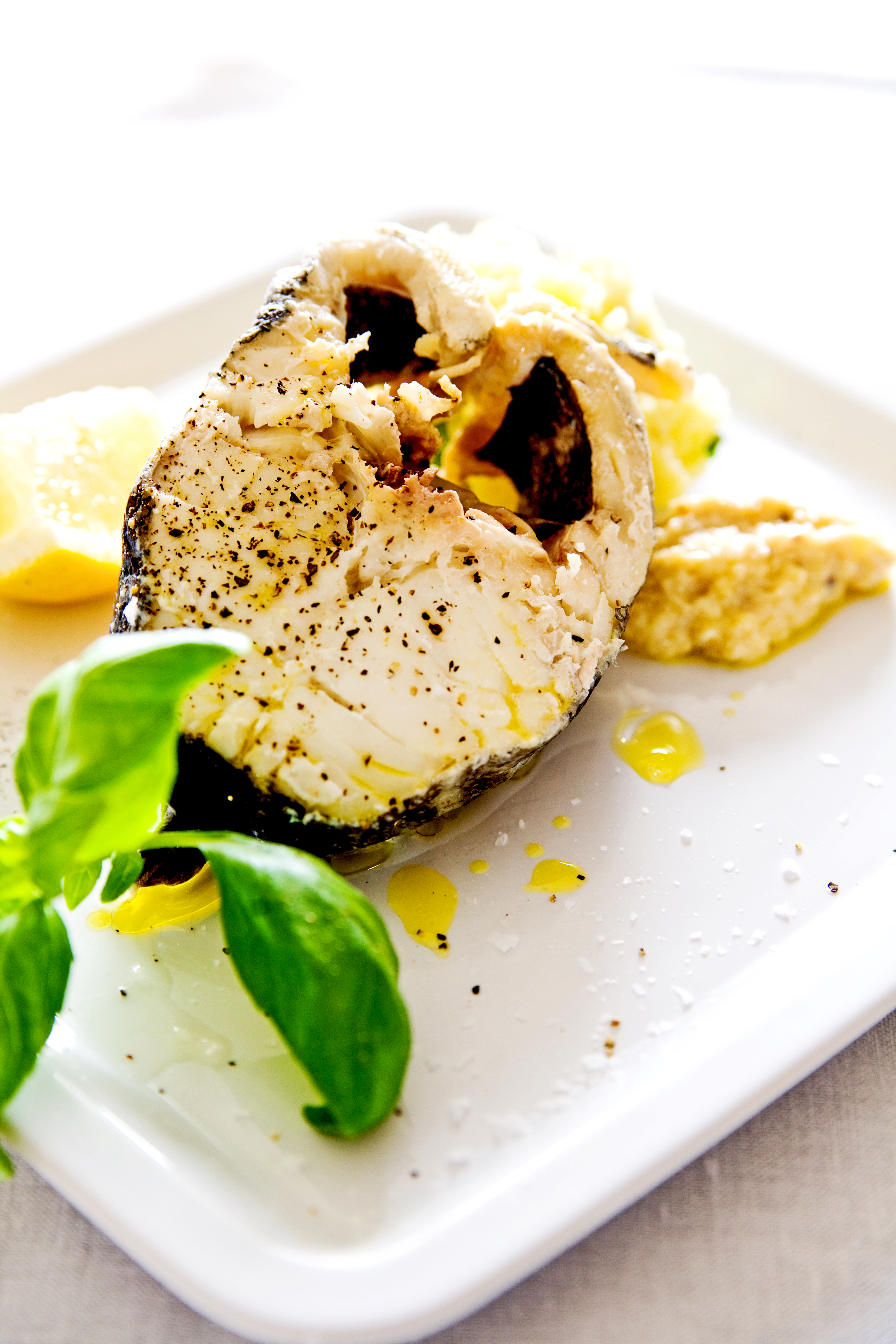 Torsk med basilikastomp och sardellsås