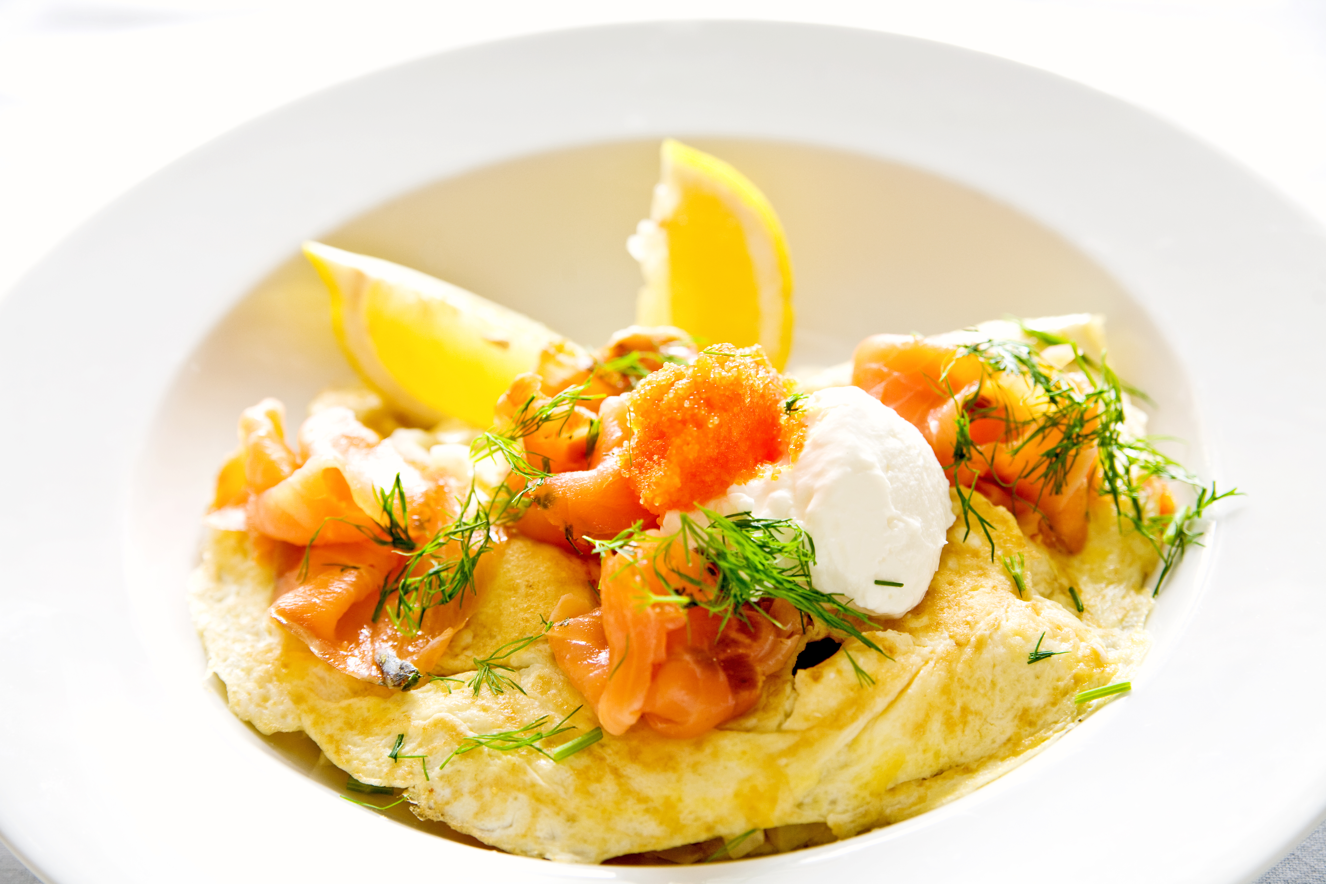 Omelett med lax och romtopping