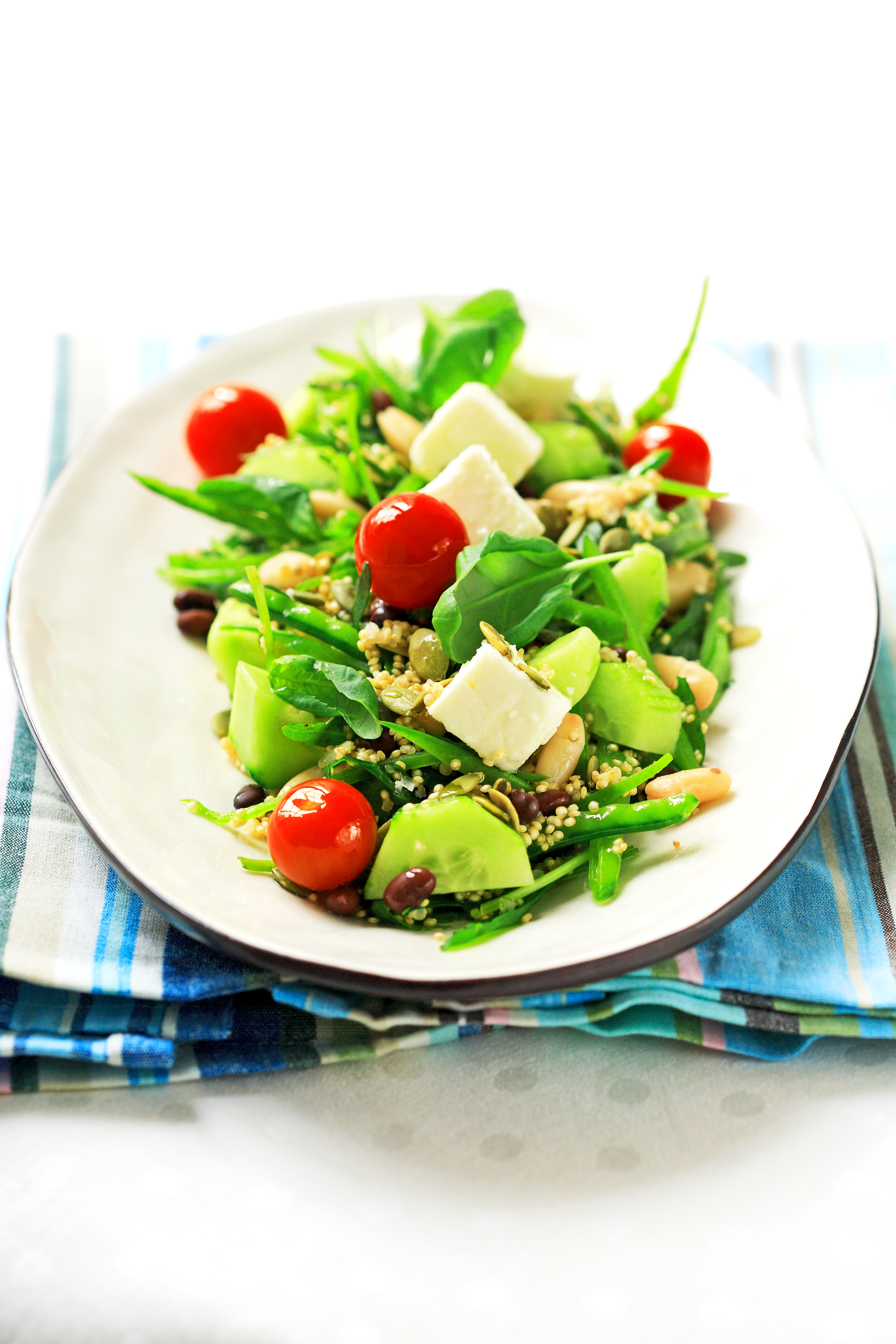 Quinoasallad med bönor och basilika
