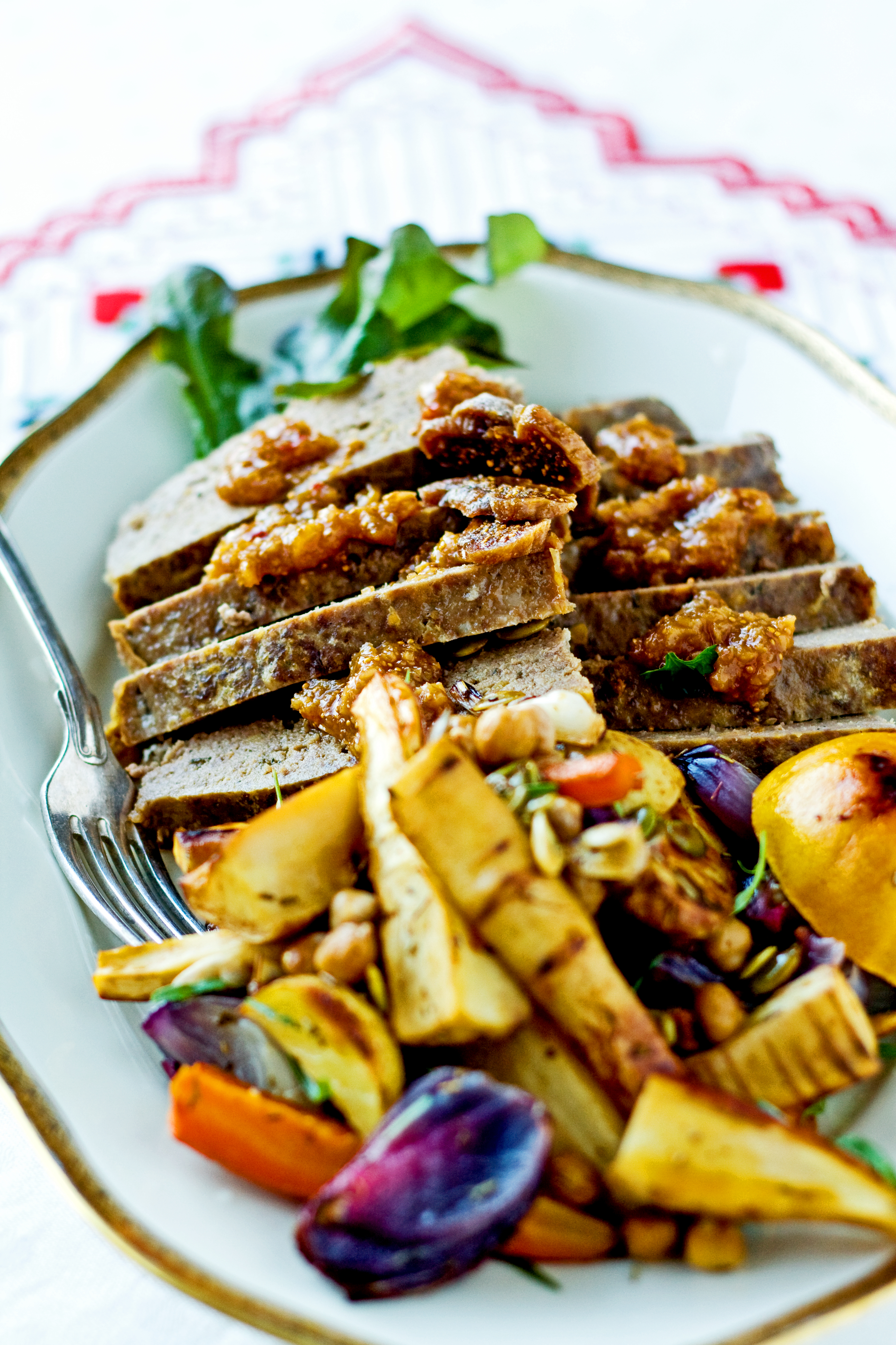 Modern köttfärslimpa med ugnsrostade rotsaker