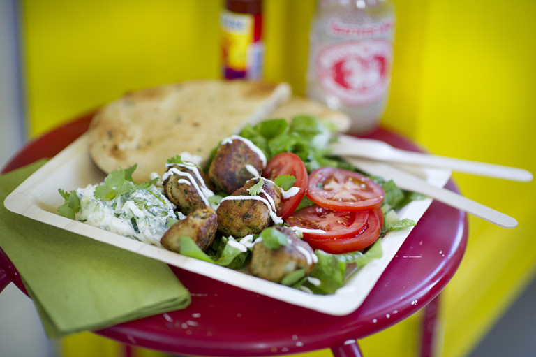 Falafelrulle med vit kebabsås